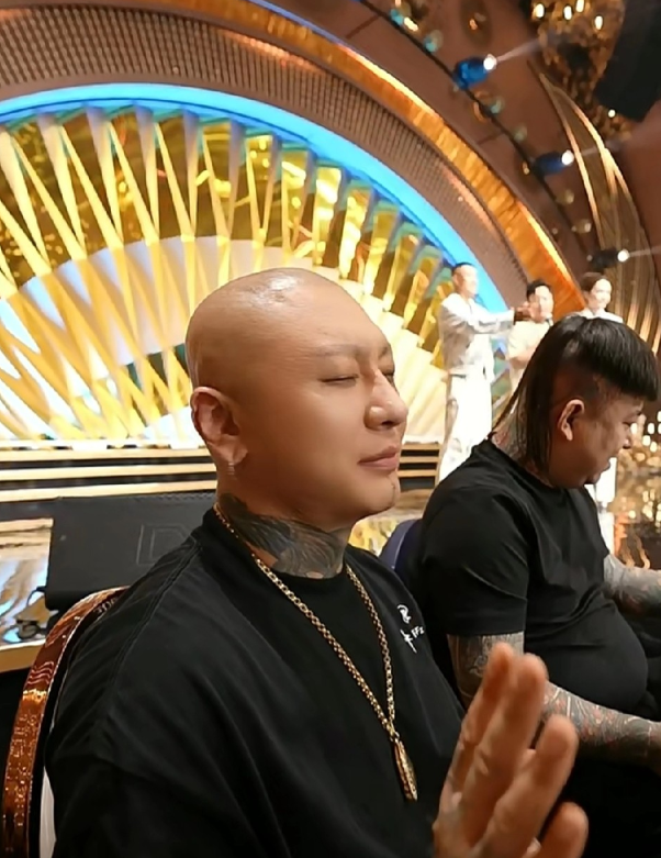 小胖说！T佑婚礼最够意思的人就是方丈！

           方丈这个人大大咧