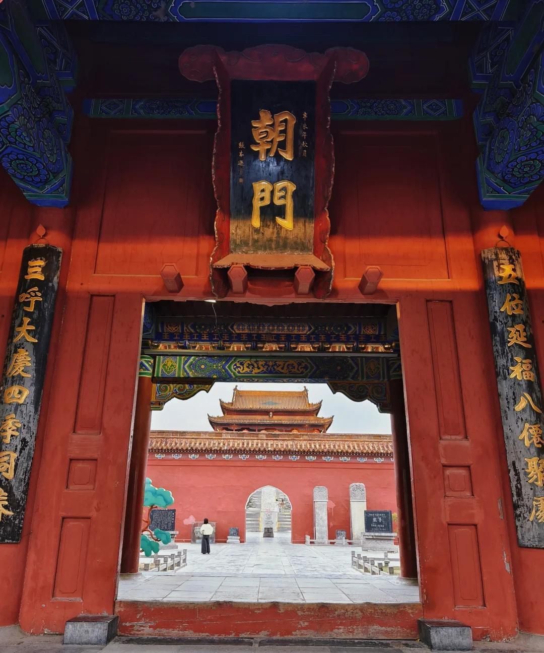 为什么五代少忠臣？
在五代，想做个忠臣，是件很难的事情。
原因很简单，王朝更替太