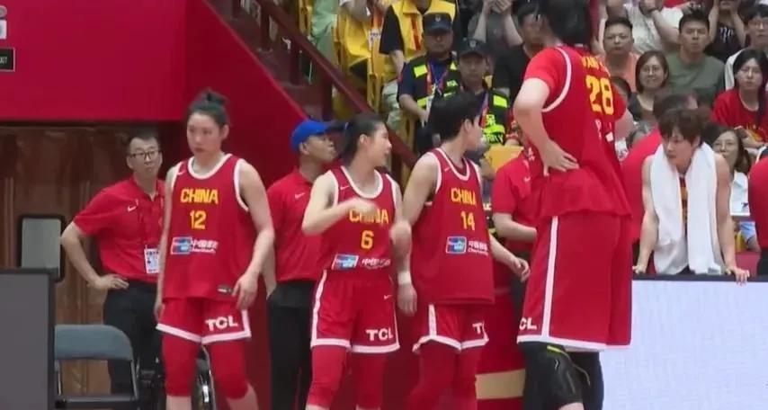 中国女篮最新世界排名为第4位，而波黑为世界23名。按说两者实力差距不该这么大啊，