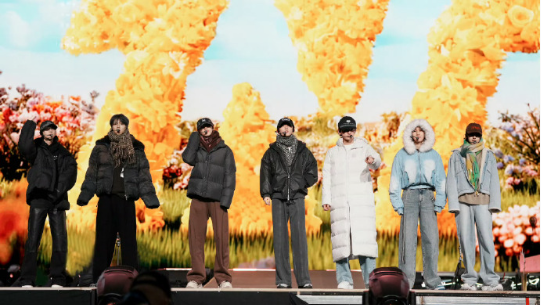 时代少年团七个孩子彩排的营业照，大家第一入眼是谁？？？ ​​​