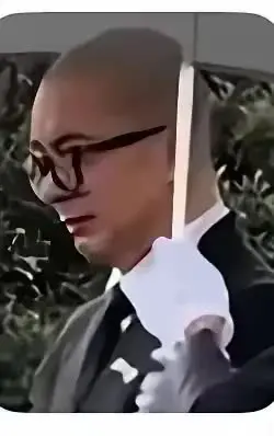 大s葬礼上瘦到脱相的具卤蛋！