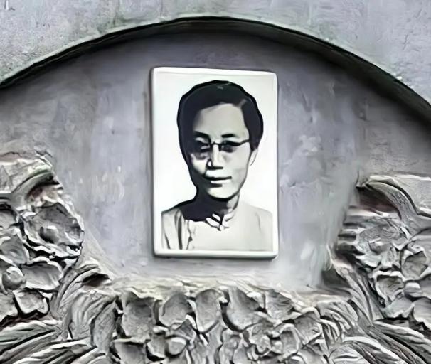 [太阳]1950年，被折磨到体无完肤的萧明华，听闻敌人要枪毙自己，随后，萧明华被