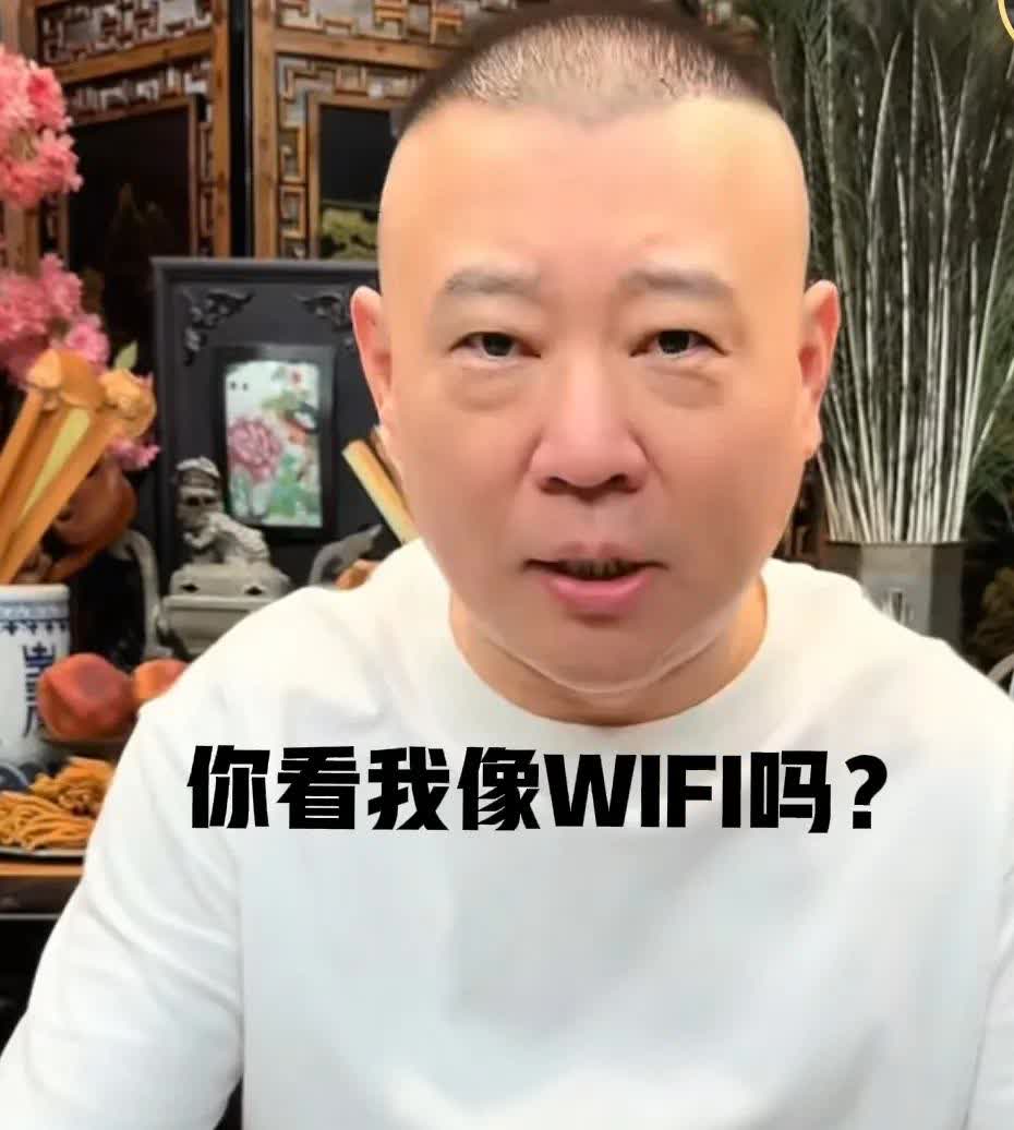 德云社前大师兄，想学曹云金蹭德云社立人设，纯粹是想瞎了心。
两人根本不是一回事