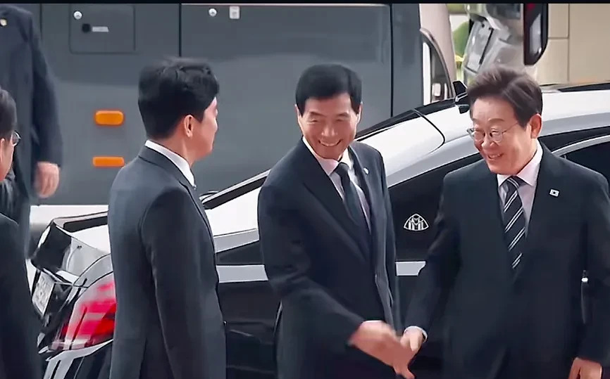 AI有过期日？你的知识要落伍啦！











李在明当总统啦！坐着豪车