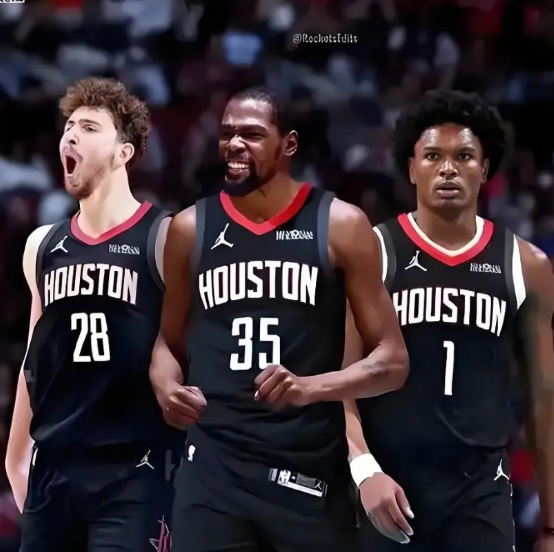 在NBA现役球员中，杜兰特真的是一种顶级天赋球员的存在。
虽然说他常常打的是小前