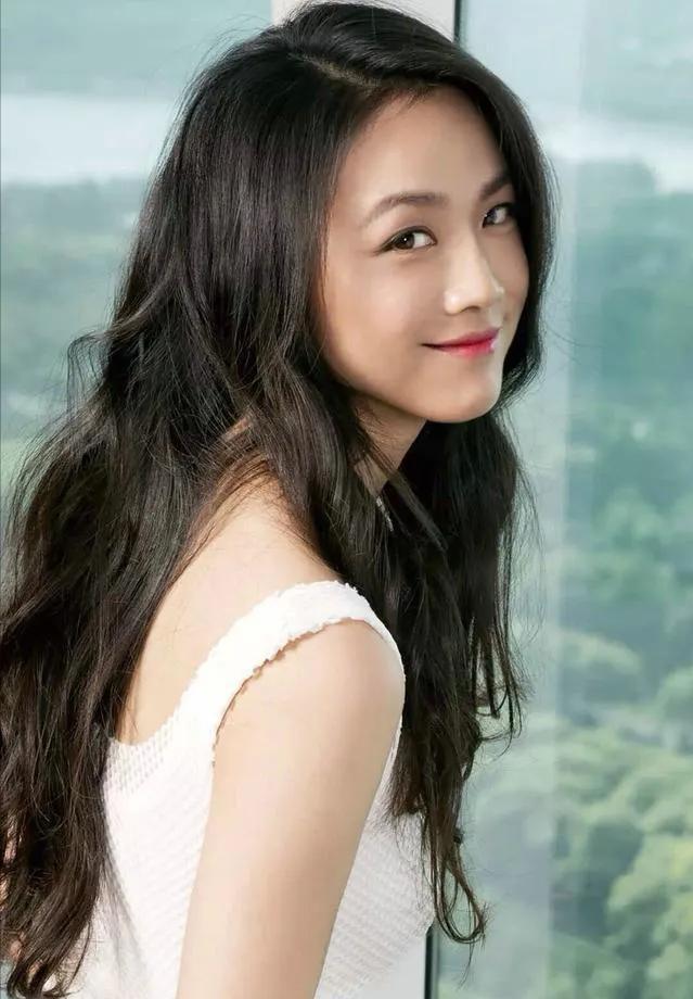2014年，汤唯嫁给韩国导演金泰勇，他大手笔花了13.5亿买了一块480平的地皮