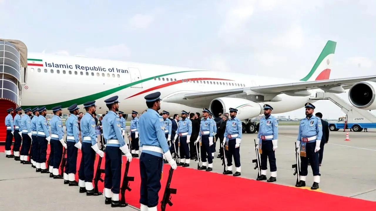 伊朗总统佩泽什基安抵达拉合尔，开始对巴基斯坦进行首次正式国事访问。 ???