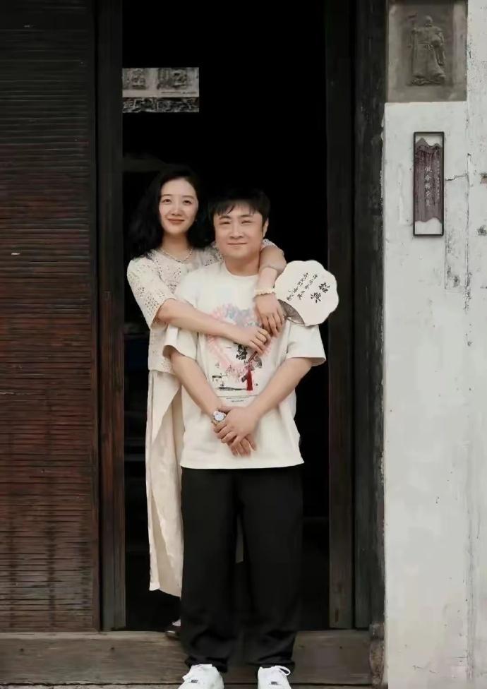 乔杉两位千金，模样似与妈妈基因“擦肩”，爸爸基因展露无遗，这奇妙的遗传着实有趣。