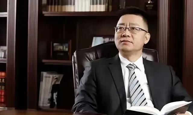 最新消息：
据澎湃新闻此前报道，有消息称刘文超于6月2日坠楼身亡，终年54岁。另