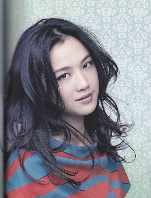 2014年，汤唯和韩国导演金泰勇结婚之前，婆婆命令汤唯：“韩国的女性地位很低，你