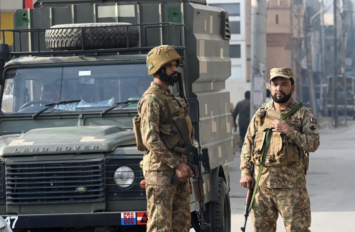 巴基斯坦警车遭疑似武装分子伏击，5名警员身亡