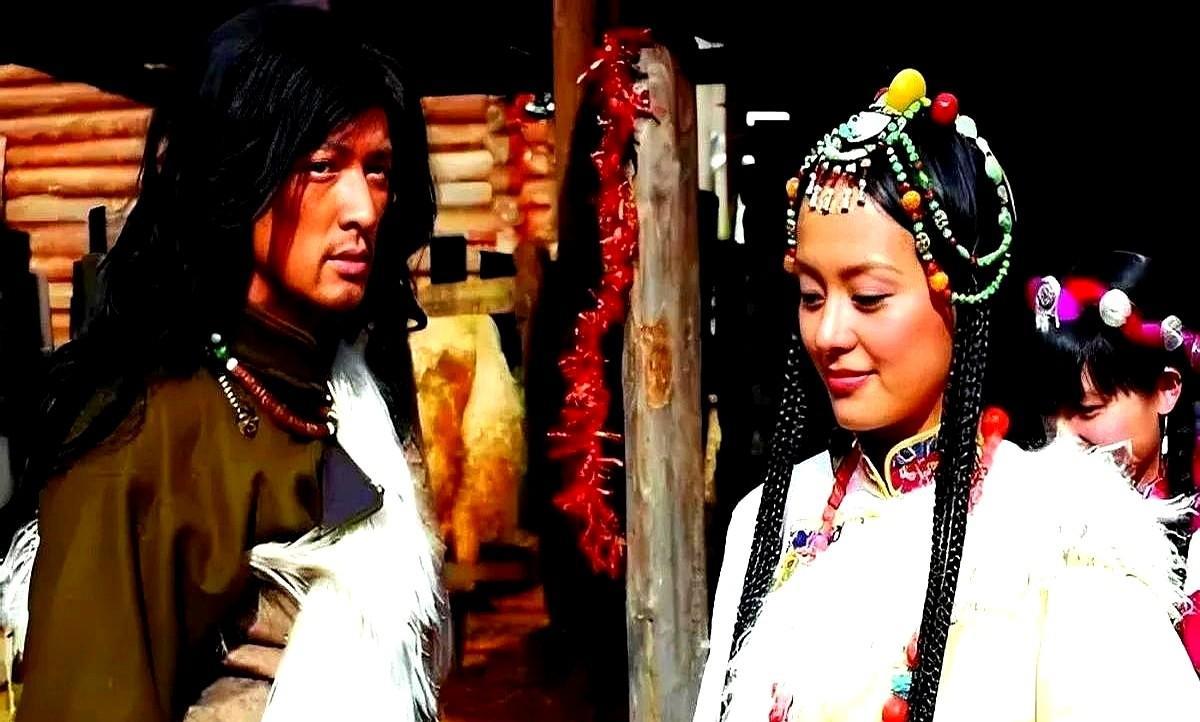胡歌“深爱她”，刘烨“难忘她”，央视力捧她，为什么始终不红？
你发现没？
这姐们