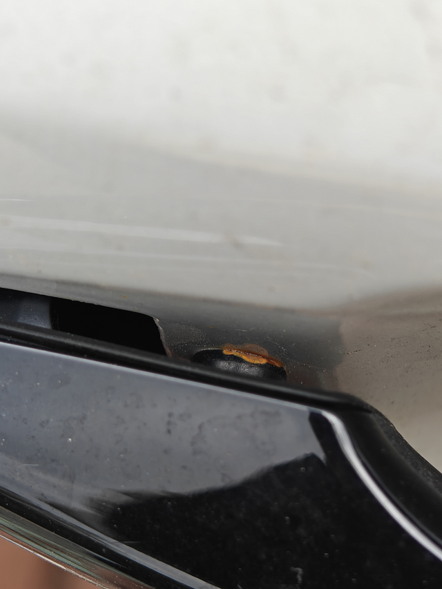 25款领克01首锈
门把拉开里面的螺丝锈了