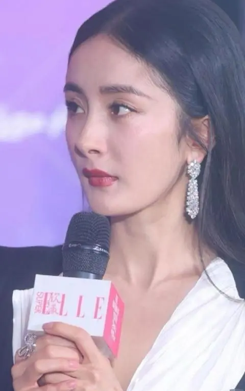 就算是杨幂，也抵挡不住岁月的流逝呀。