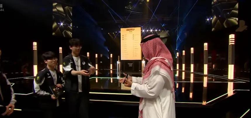 沙特杯真的是仪式感拉满！#ewc英雄联盟# 