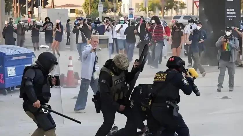 美国洛杉矶骚乱加剧，WTT美国大满贯赛还能如期进行吗？
      目前，发生在