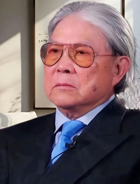 霍震霆这一生，干了不少了不起的大事！

香港回归庆典，他带着600名运动员表演《
