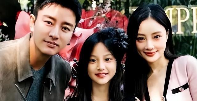 贾乃亮李小璐离婚5年同框又上热搜？13岁甜馨的回应藏着婚姻真相
离婚后一个专注直
