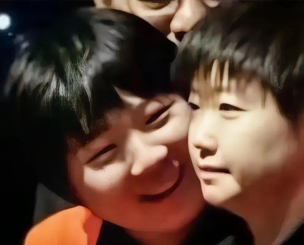 哈哈哈，第一次得世界冠军，感觉就是不一样，蒯曼的兴奋度一直在高刻位。看看孙颖莎，