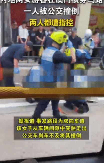 都是惯的！内地2名女子到澳门旅游，看没人就施展“鬼探头”横穿马路，不料迎面而来的