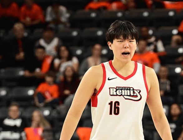 杨瀚森在发展联盟表现的还不错，第2场比赛前三节已经拿到了13分7篮板2助攻3盖帽