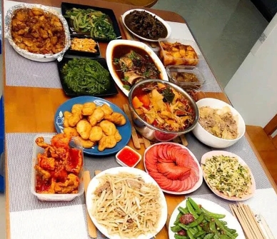 闺蜜结婚后一直跟老公是AA制的，什么钱都算得一清二楚，即使买个西瓜都要AA，她最