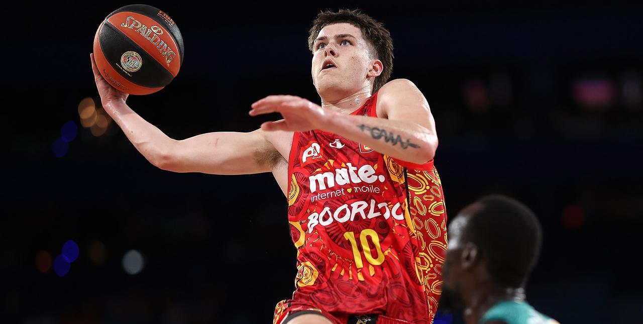 澳大利亚后卫本·亨肖尔已退出2025年NBA选秀的提前参选名单。亨肖尔接下来将考