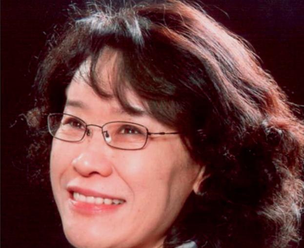 张海迪是个谜！1955年出生，身患重病，不仅面色红润还能活到现在，甚至被日本电视