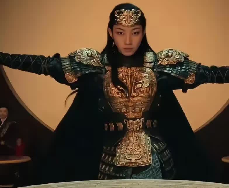 那尔那茜背景太深了，事件一出来，秒被压！
得罪不起哇！比那个戴几百万耳环的，势