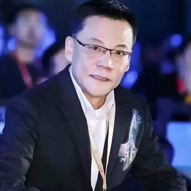 李国庆才是人间清醒啊，看到范增娶小50岁娇妻，我才明白，李国庆娶59岁的张丹红有