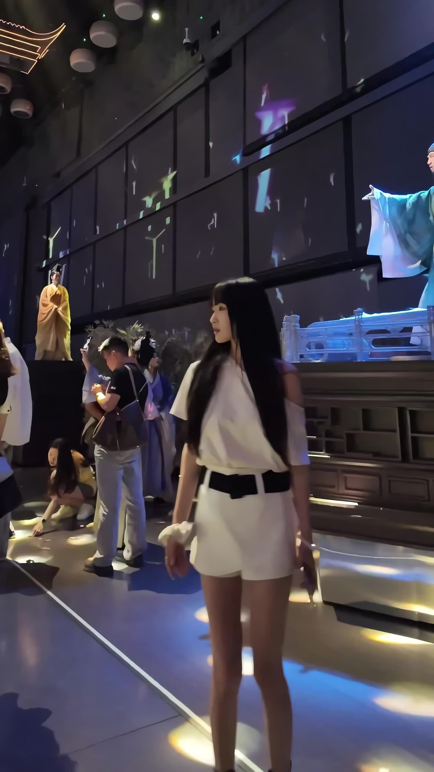 我始终改不掉，一生气就不说话， 一委屈就掉眼泪的习惯，永远都是先罚自己。