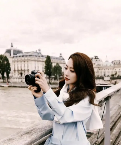 她真的是太可惜了
明明手握主角剧本，又是富家千金，还是政法大学的高材生，在这么好