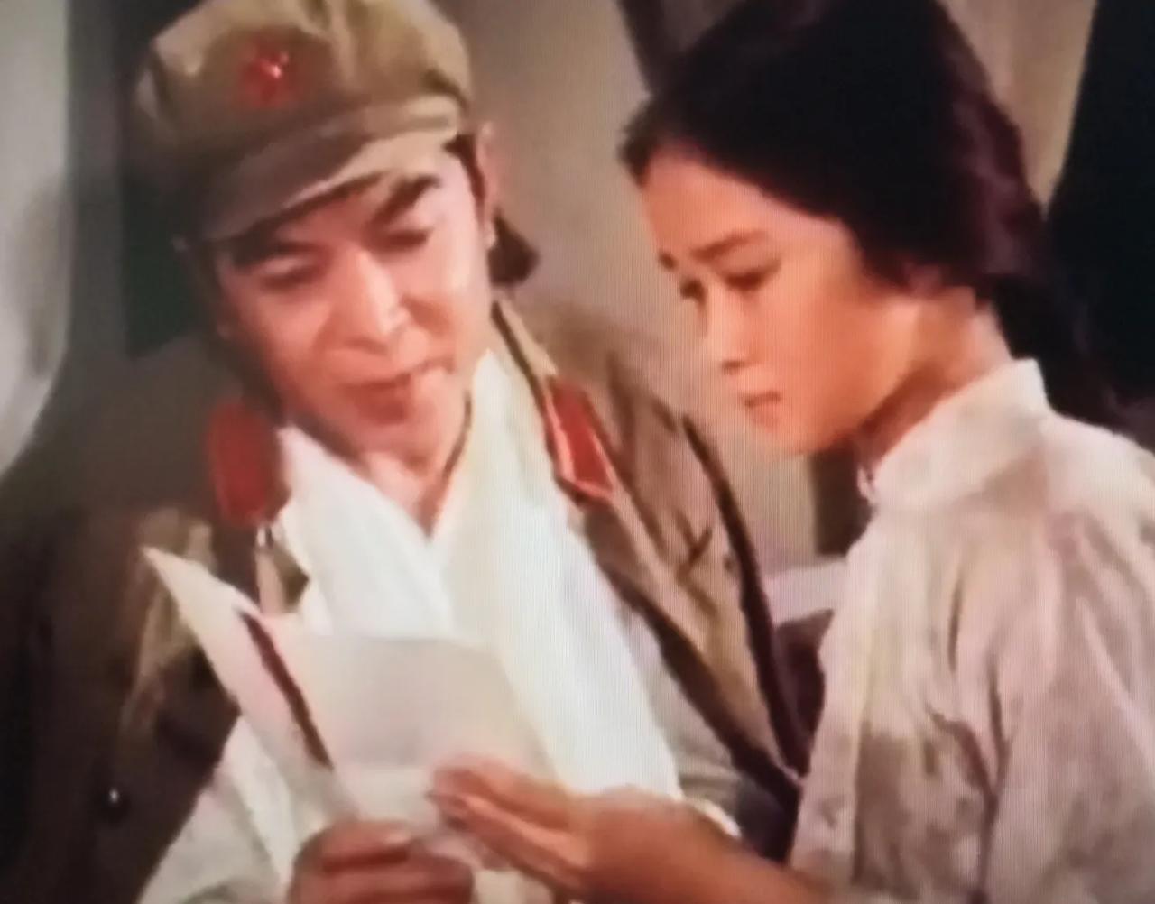 1975年年上映的电影《海霞》。
蔡明饰演小海霞（童年）。
海霞（青年）由吴海燕