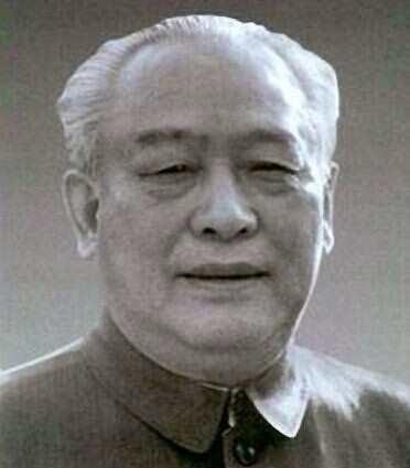 1960年，石油部长余秋里为救大庆油田，请求罗瑞卿派飞机运5吨焊条，却被罗瑞卿怒