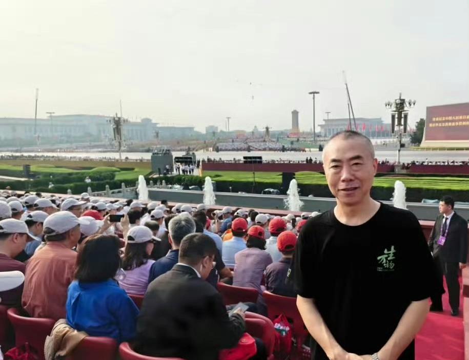 #记录我的2025#
《生万物》爆火后热度还在持续攀升，导演刘家成又整出大新闻！