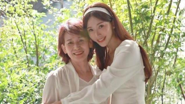 OMG！20年前妈妈们戴的“土味发饰”火了，太有眼光了