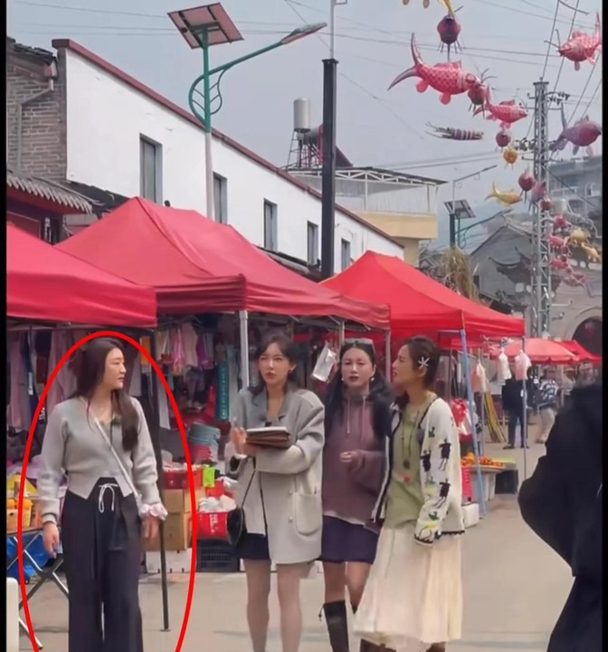 陈梦综艺节目略显拘谨











我的天哪！你们看到陈梦在综艺节目里的