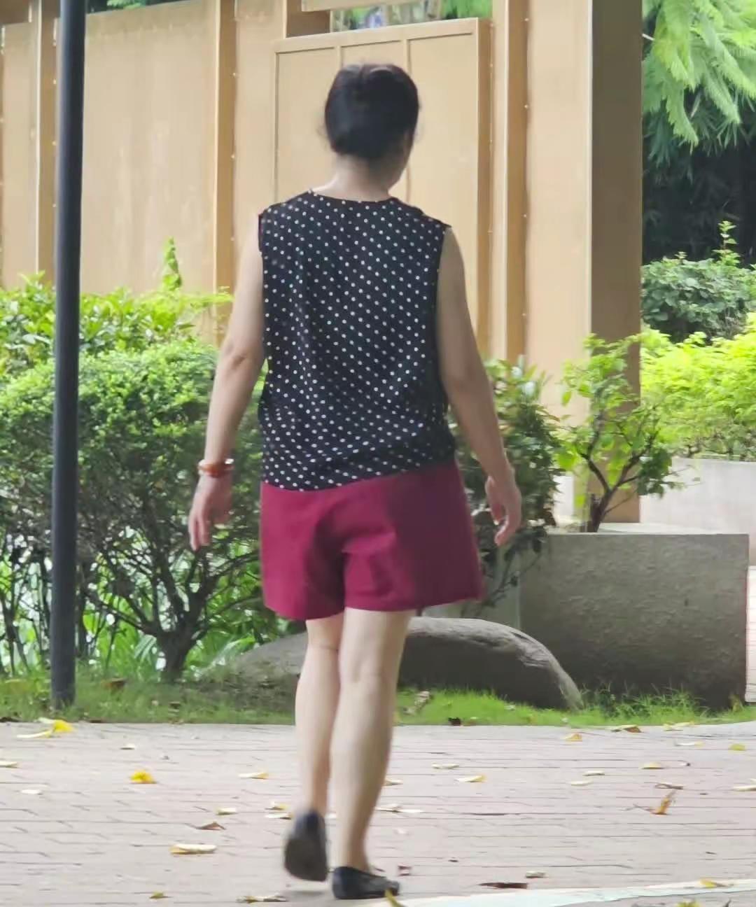 儿子和侄子同时考上大学，真是我们家天大的喜事！没想到第二天一大早，我妈就打电话来