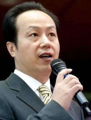 著名主持人罗京，去世多年后，母亲患上老年痴呆，妻子带着儿子改嫁了一位富商，可是儿