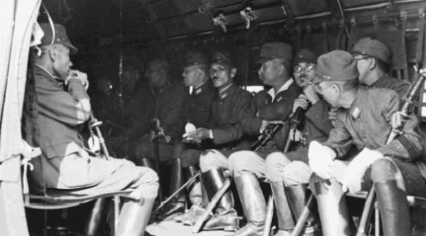 1945年，日军被苏联红军被押往了寒冷的西伯利亚。后来，活下来的日军战俘哭着回忆