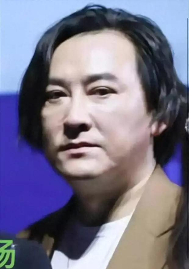 刘小锋和他小娇妻这一晃都结婚14年了！
时间过得真快，俩人从当初甜甜蜜蜜的小两口