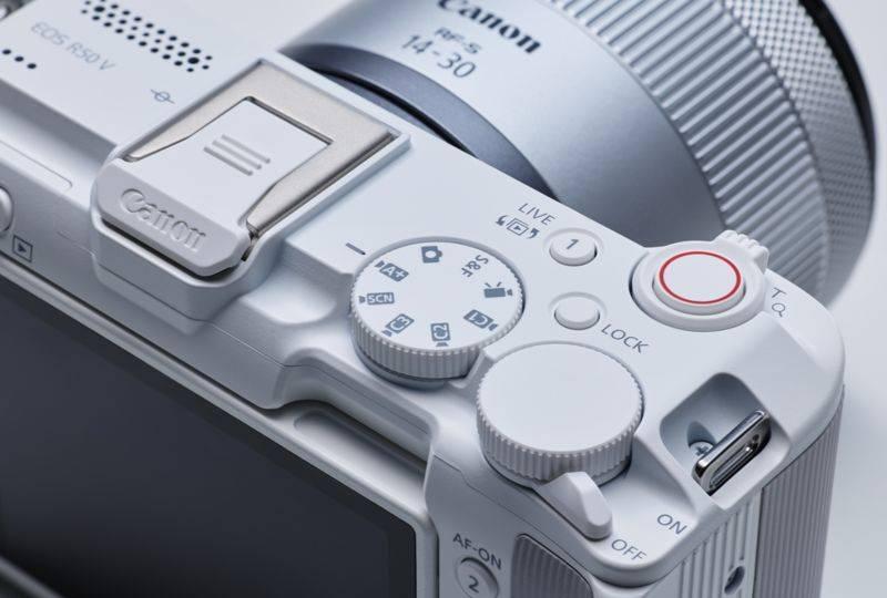 【佳能EOS R50V专为Vlog而生，轻量设计单机仅售4799元】
佳能推出专