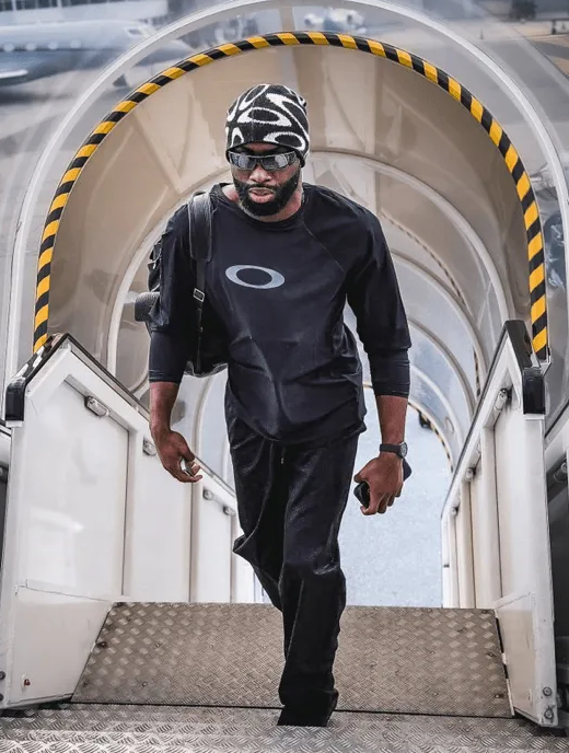 凯尔特人官媒更新了动态，晒出了一组照片与球迷分享。
“头等舱飞往佛罗里达”，凯尔