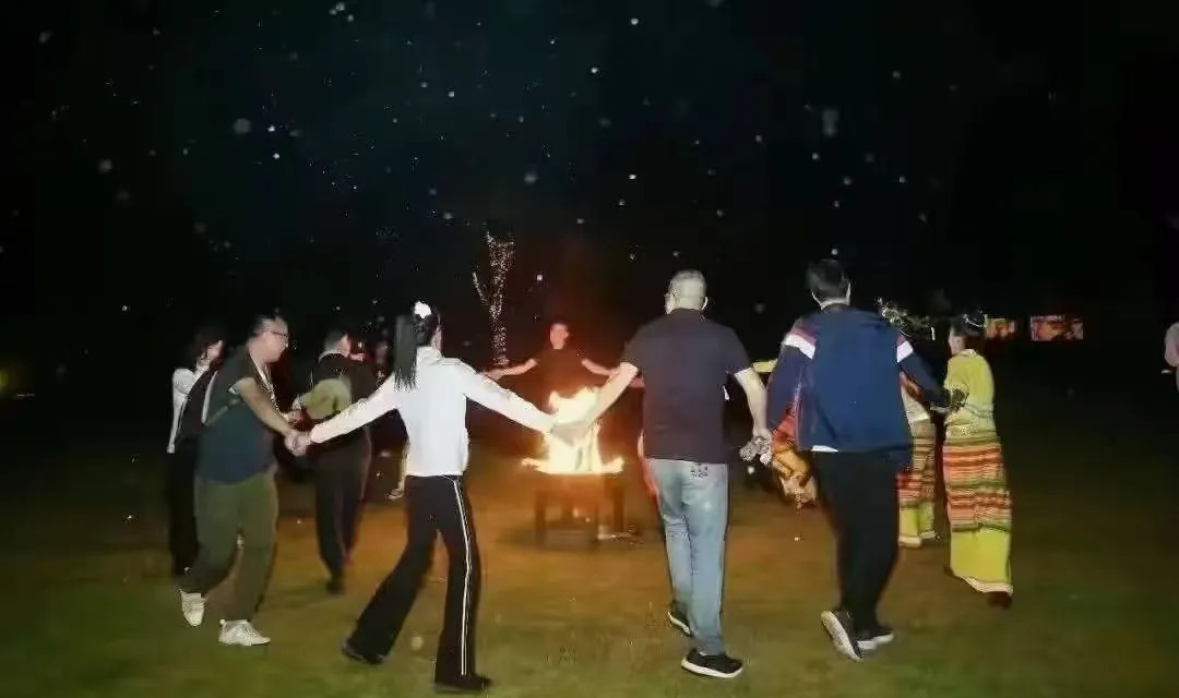 西方收买叛徒，俄罗斯吃大亏











---










