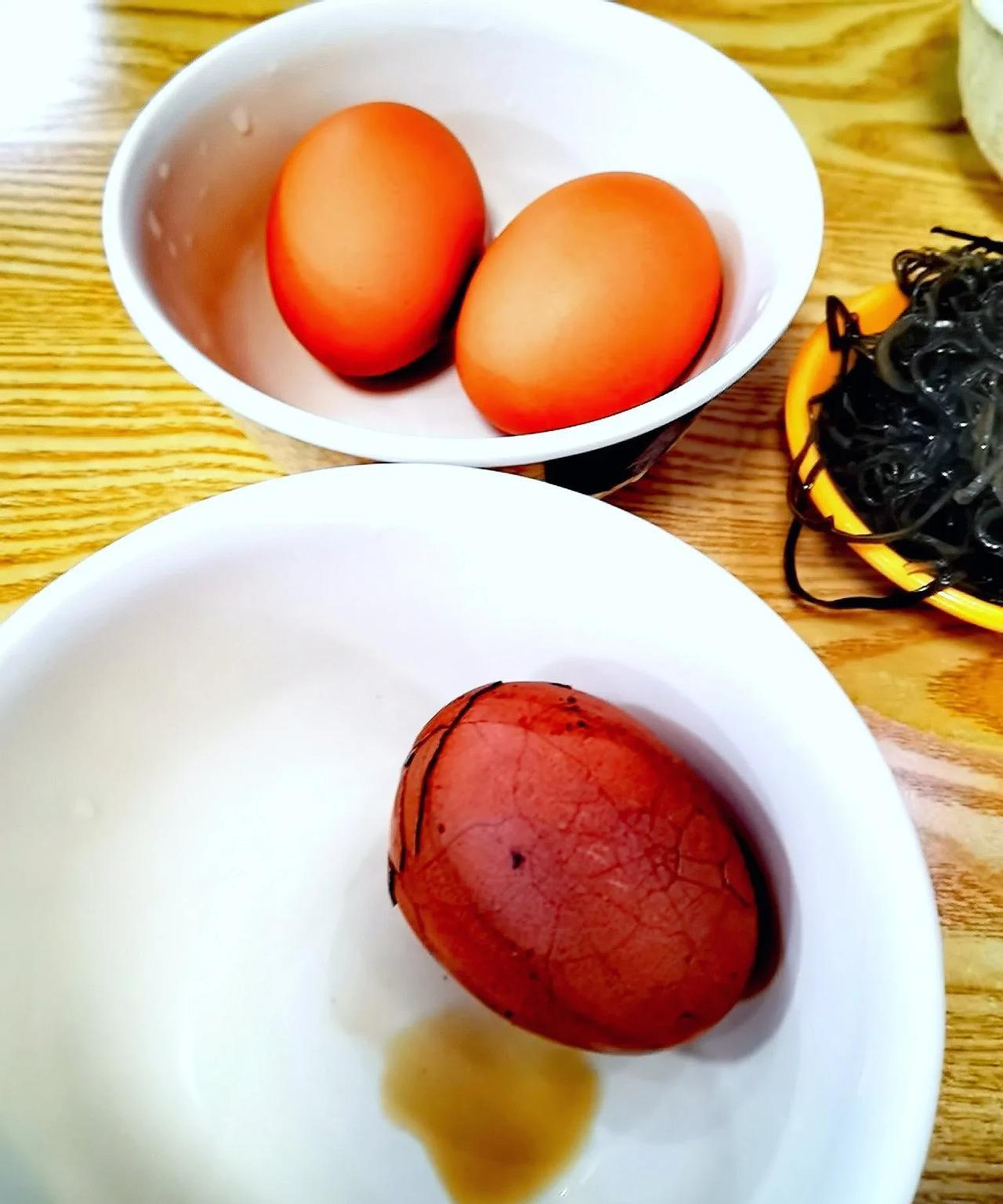 #我的宝藏兴趣# #发优质内容享分成# 
我家附近有一个包子铺，每年到山野菜上市