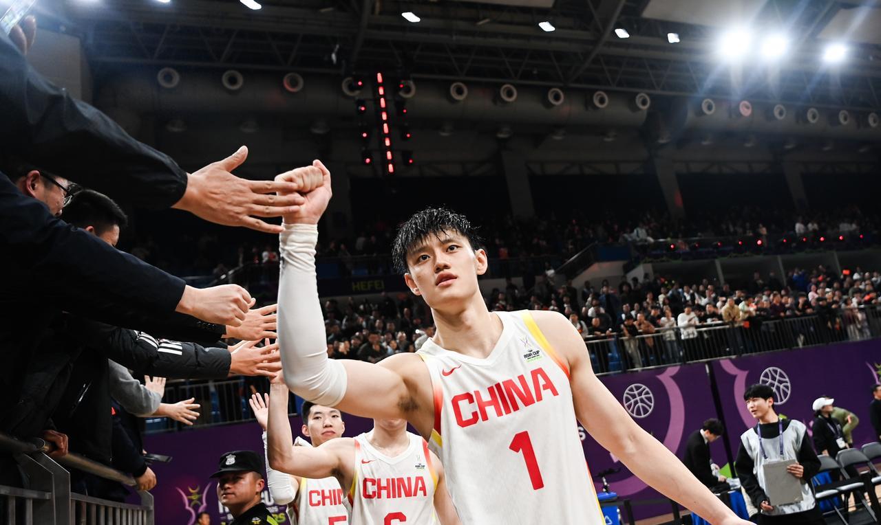 曾凡博年薪大涨！
随着曾凡博将要加入NBA篮网队，其年薪将迎来大涨，整体收入达到