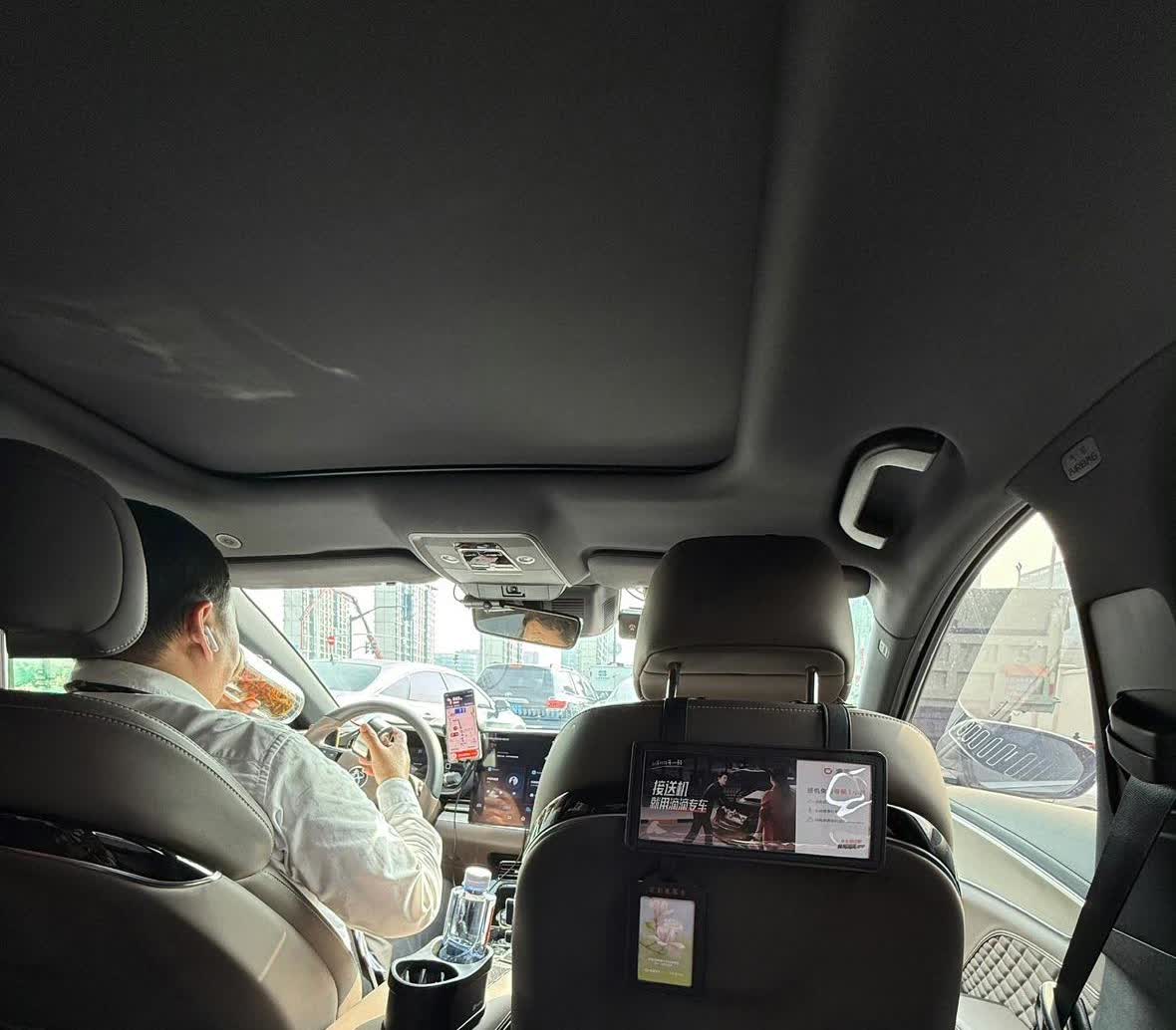 叫了 3 辆车
没办法
都是汉
我在想 既然都是网约车品牌了  为啥不出一