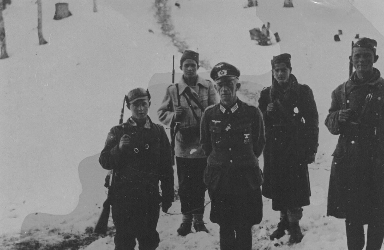 [呲牙] 配音：算了，落到南共手里比落到俄国人手里要强——1943年，南斯拉夫，