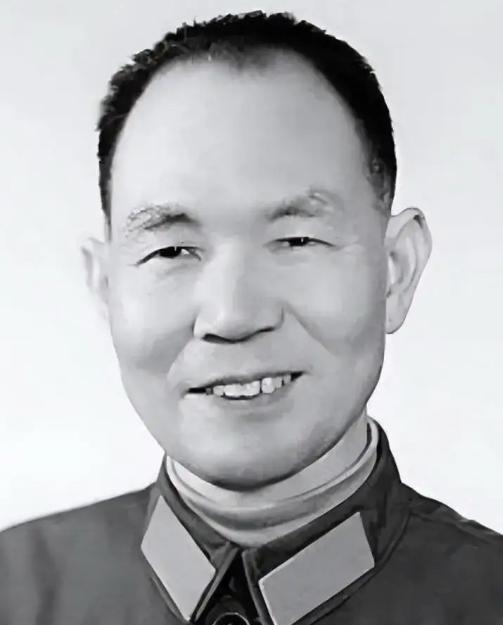 1950 年，毛主席听说，有个干部在香山私自修了一栋小洋楼，气得不行：“拉出去毙