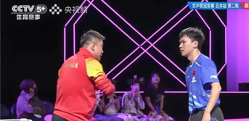守住了，
向鹏太给力了，
王皓指导都露出了笑容，
这场比赛他其实压力很大，
